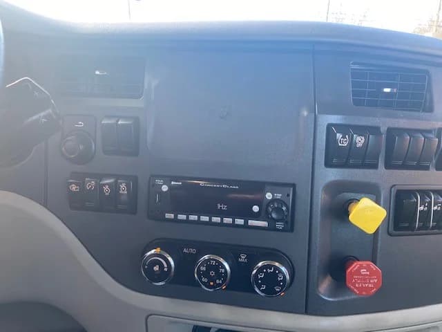 2021 Peterbilt 579 in EAU CLAIRE, PA — photo 9