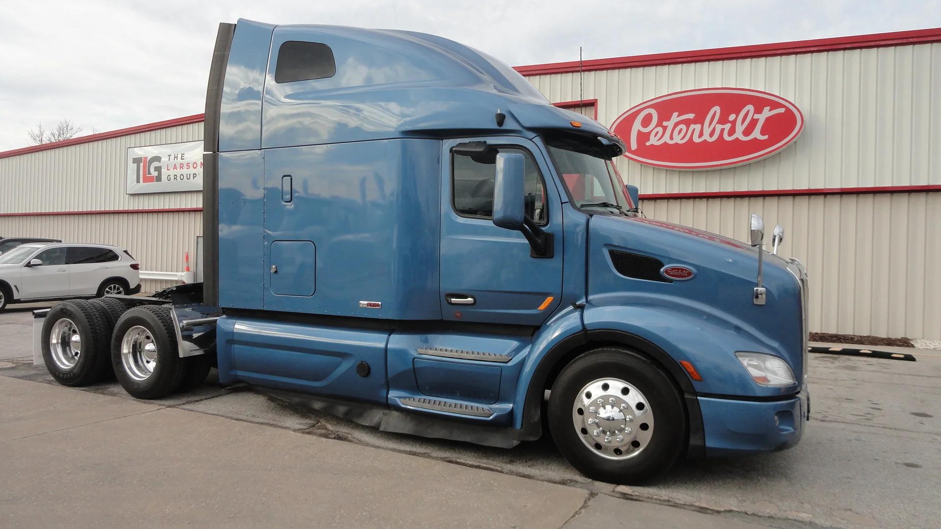 2022 Peterbilt 579 in O'Fallon, MO — photo 2