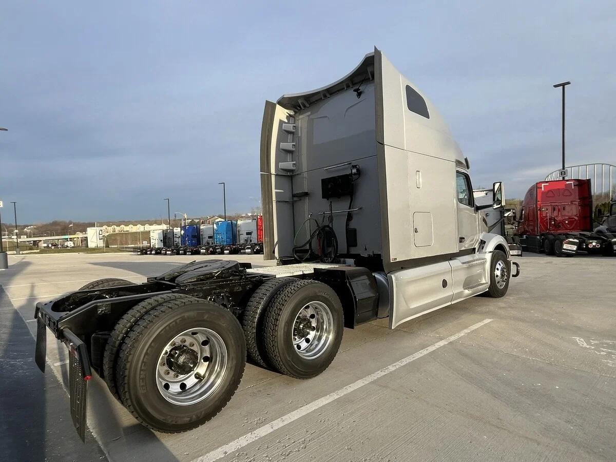 2023 Peterbilt 579 — photo 10