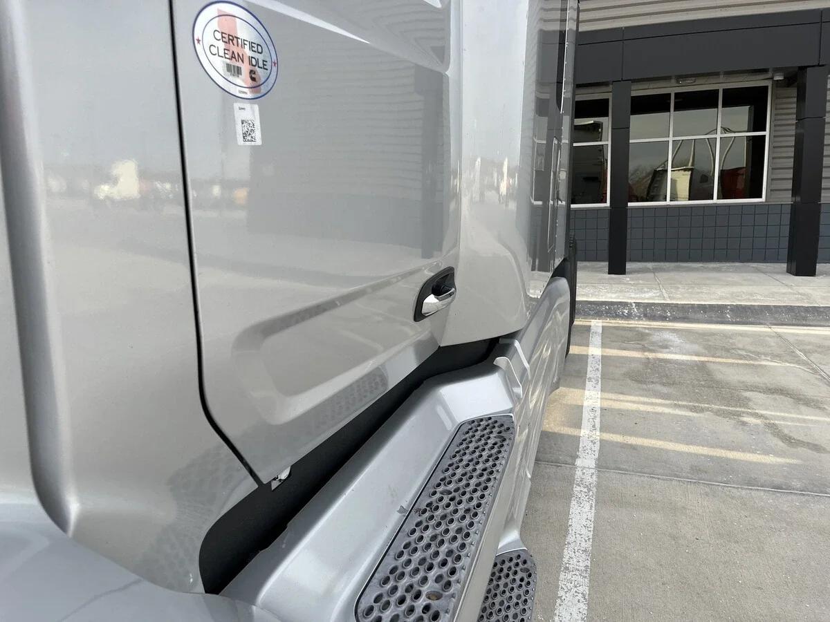 2023 Peterbilt 579 — photo 18