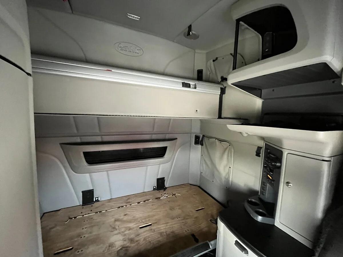 2023 Peterbilt 579 — photo 31
