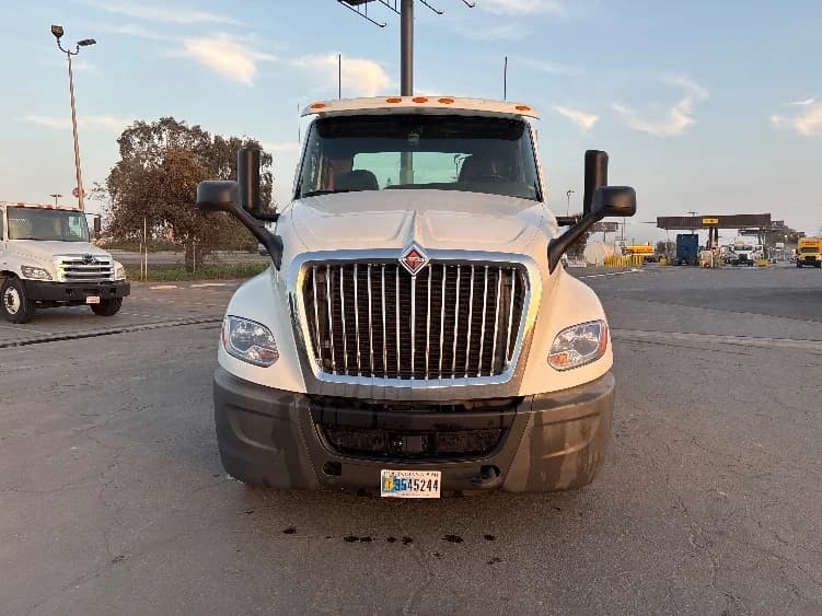 2019 International LT in Fresno, CA — photo 2
