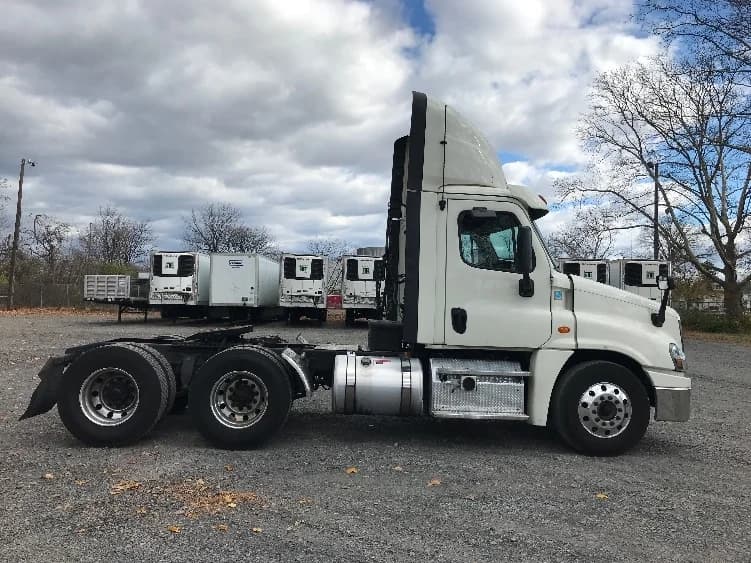 2019 Freightliner Cascadia in Cleona, PA — photo 8