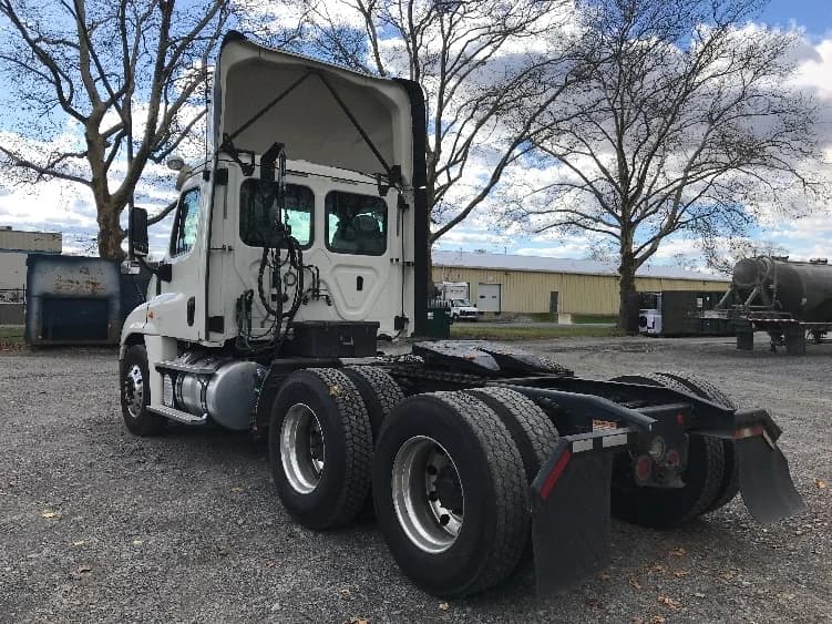 2019 Freightliner Cascadia in Cleona, PA — photo 5
