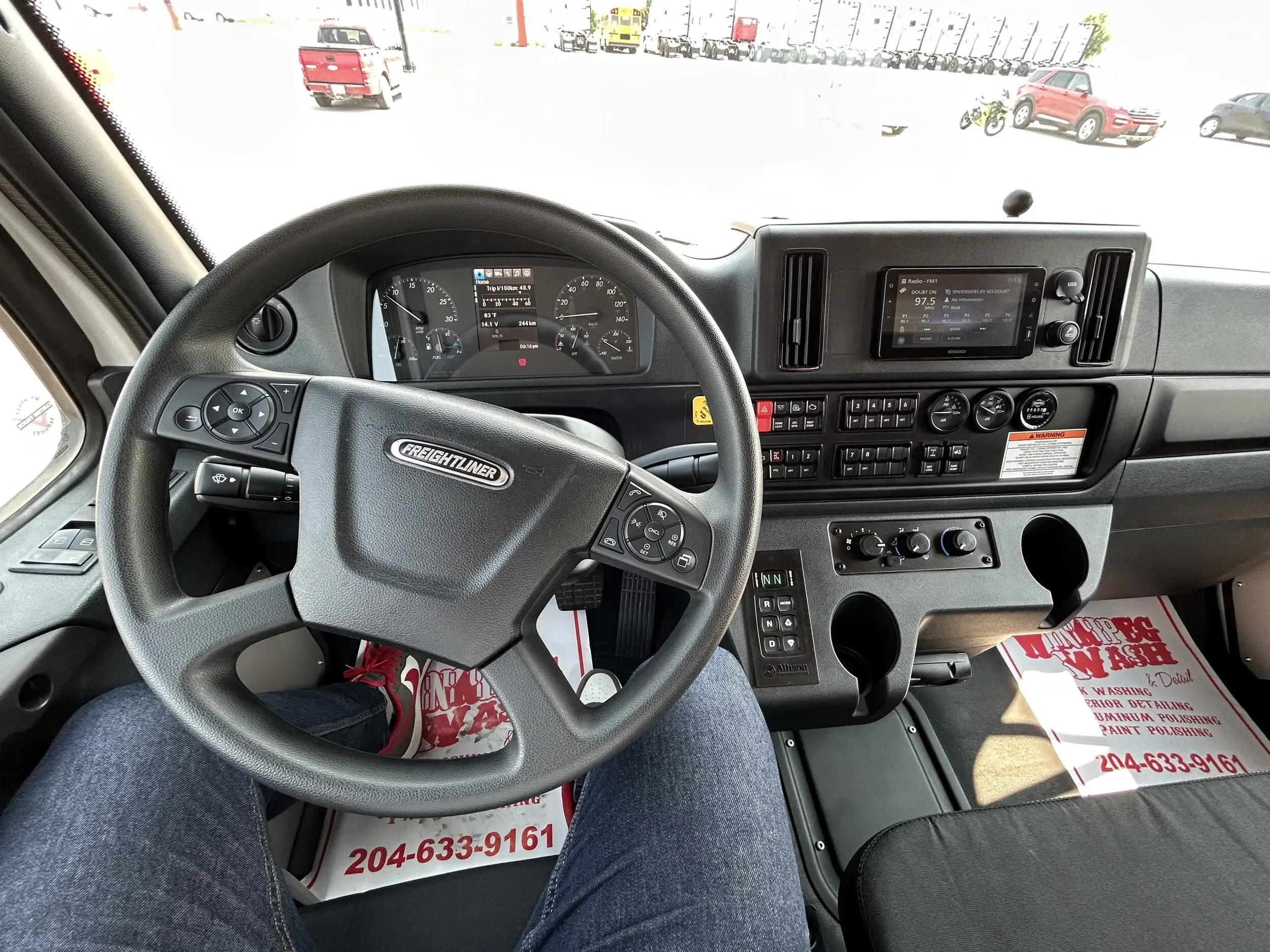 2025 Freightliner M2 106 in Mississauga, ON — photo 10