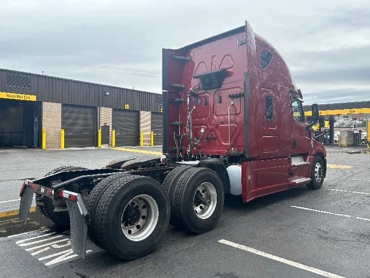 2019 Freightliner Cascadia in Reading, PA — photo 7