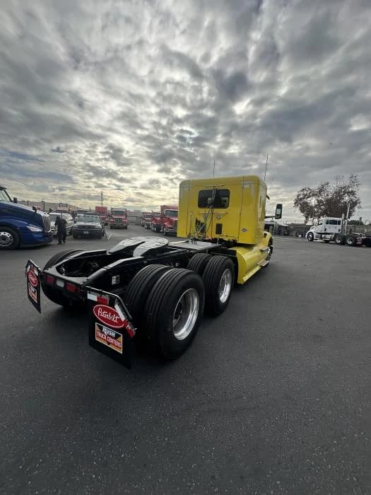 2024 Peterbilt 567 in Los Angeles, CA — photo 7