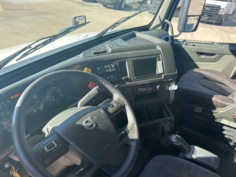 2023 Volvo VNL 760 in El Paso, TX — photo 10