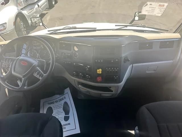 2021 Peterbilt 579 in Fontana, CA — photo 8