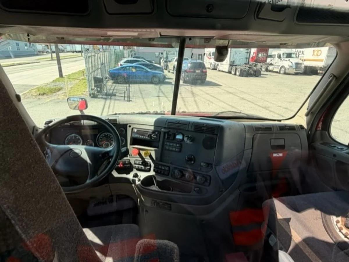 2019 Freightliner Cascadia in Kearny, NJ — photo 10