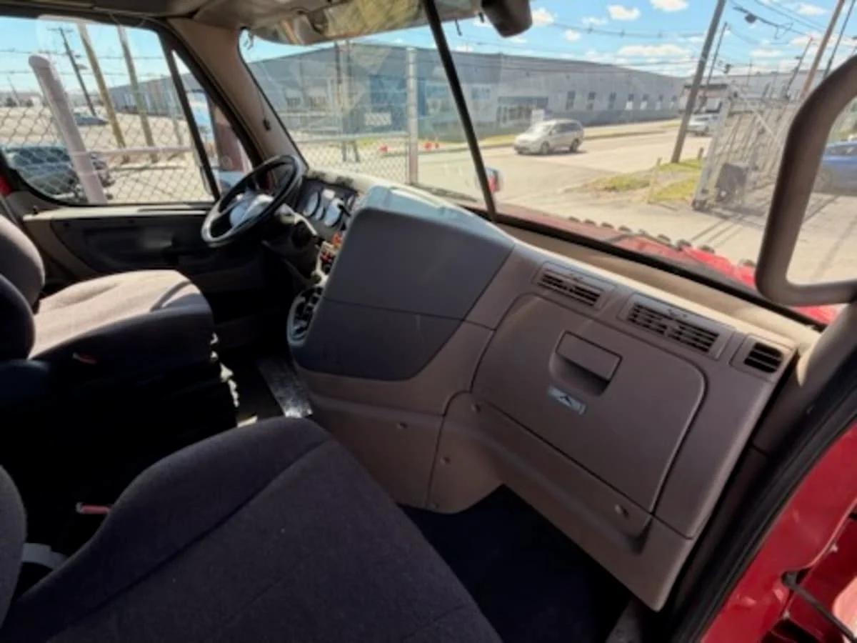 2019 Freightliner Cascadia in Kearny, NJ — photo 7