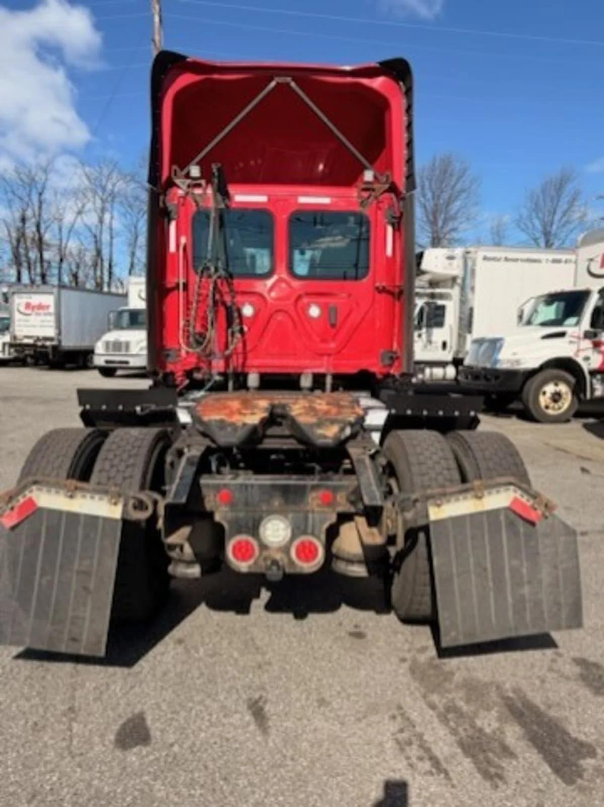 2019 Freightliner Cascadia in Kearny, NJ — photo 5