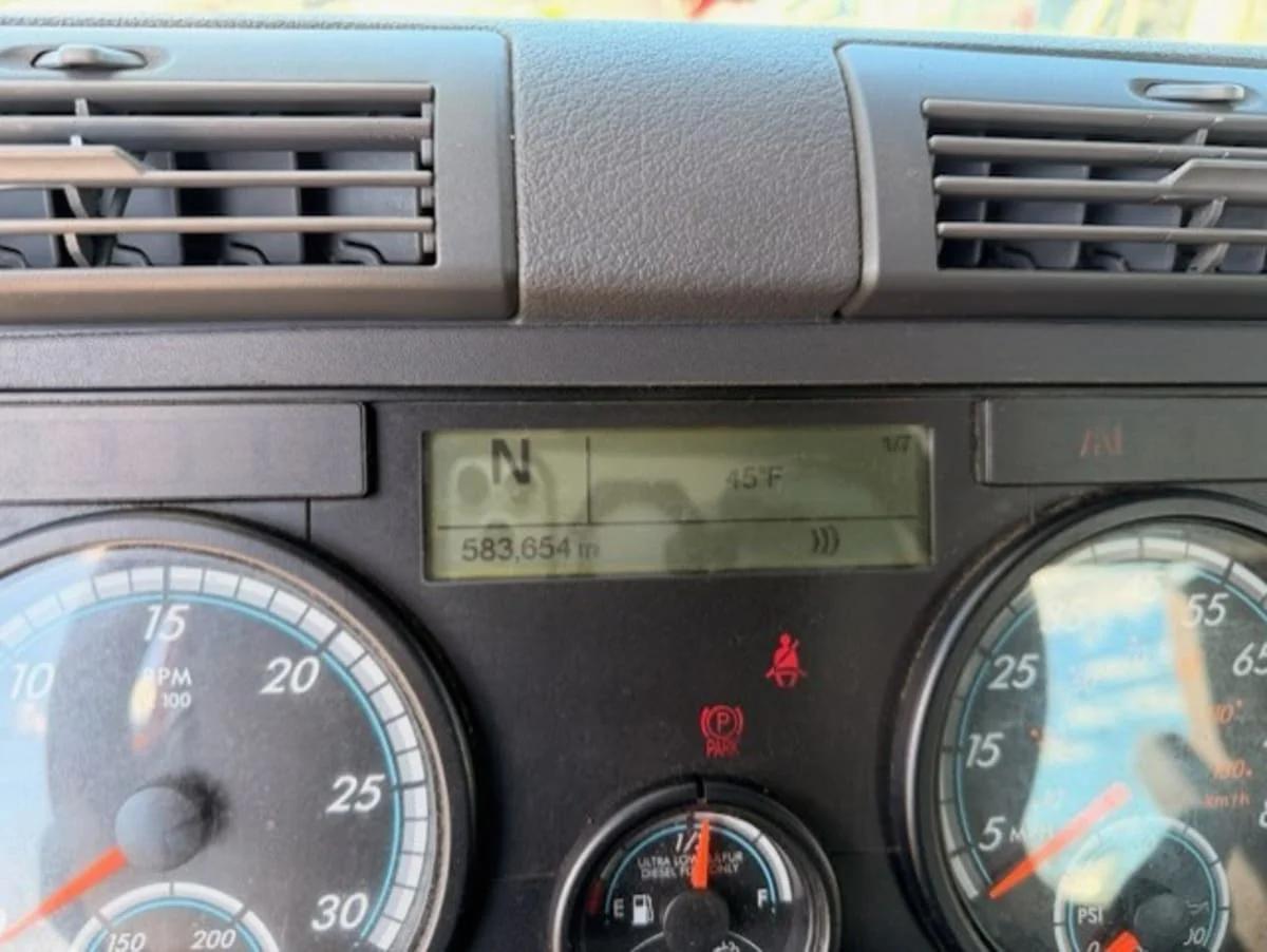 2019 Freightliner Cascadia in Kearny, NJ — photo 9