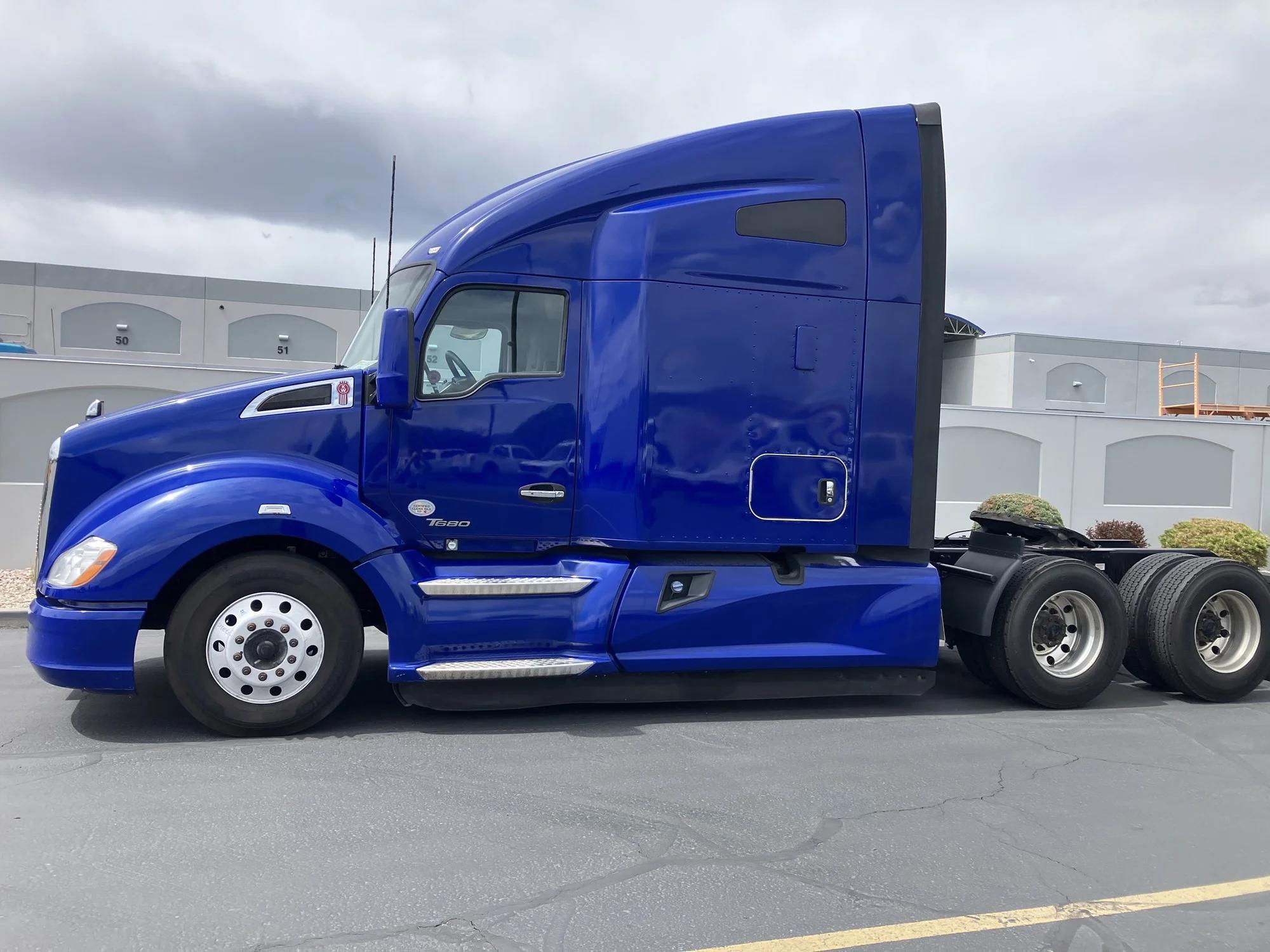 2022 Kenworth T680 in Salt Lake, UT, UT — photo 2