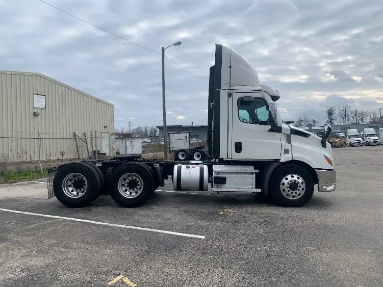 2021 Freightliner Cascadia in Nashville (Mount Juliet), TN — photo 8