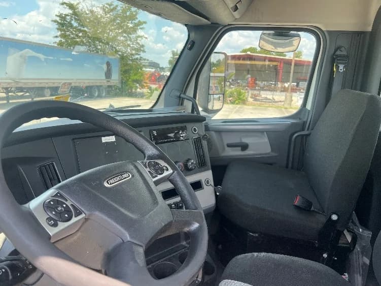 2020 Freightliner Cascadia in Hammond, LA — photo 10