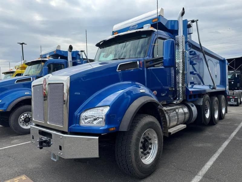 2025 Kenworth T880