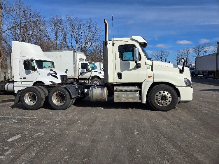 2019 Freightliner Cascadia in Ypsilanti, MI — photo 8
