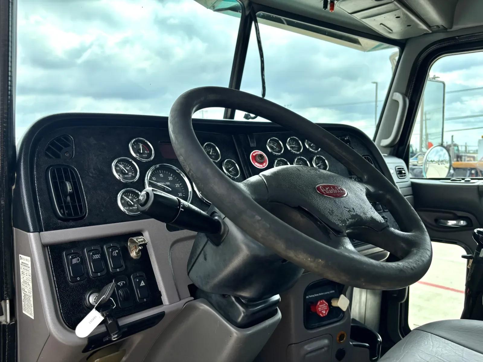 2013 Peterbilt 365 in Hutchins, TX — photo 15