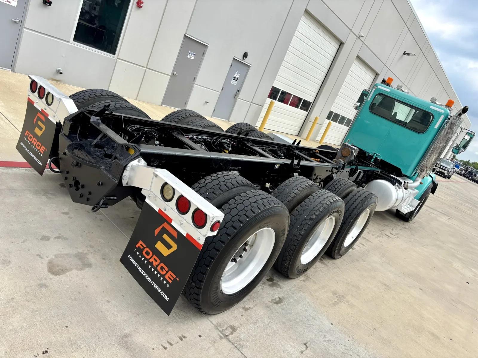 2013 Peterbilt 365 in Hutchins, TX — photo 11