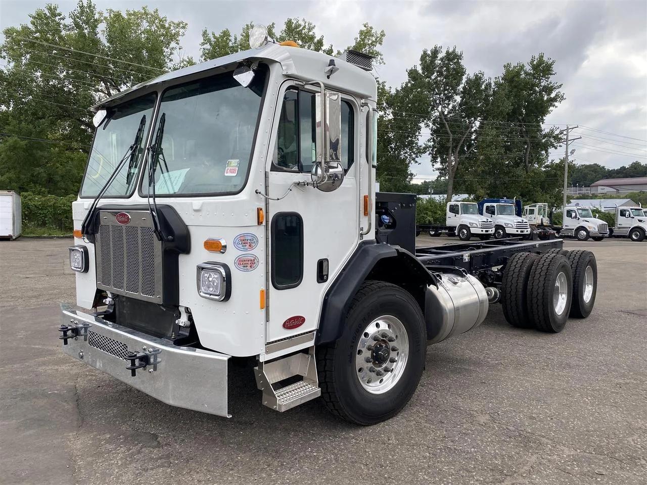 2025 Peterbilt 520 in South St. Paul, MN — photo 12