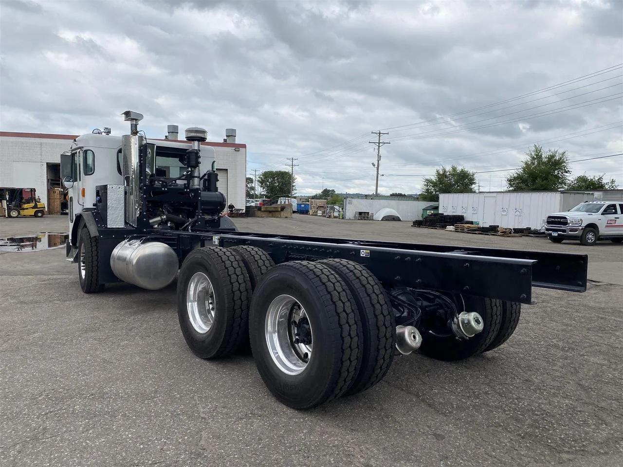 2025 Peterbilt 520 in South St. Paul, MN — photo 4
