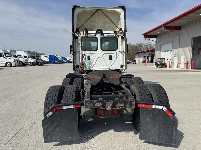 2016 Freightliner Cascadia in Columbus, OH — photo 5