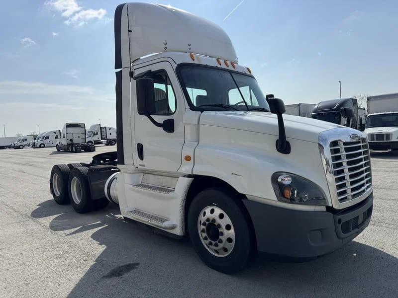 2016 Freightliner Cascadia in Columbus, OH — photo 8