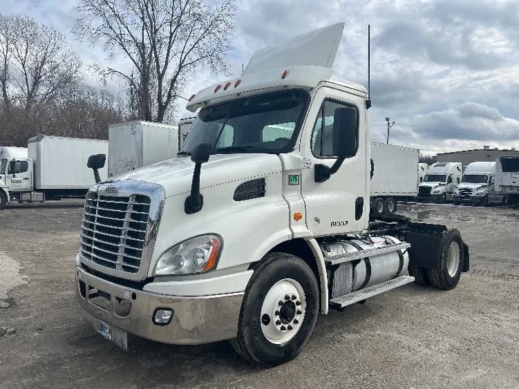 2019 Freightliner Cascadia in Jackson, TN — photo 3