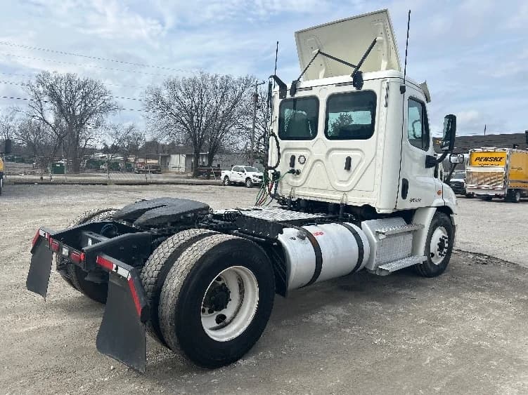 2019 Freightliner Cascadia in Jackson, TN — photo 7
