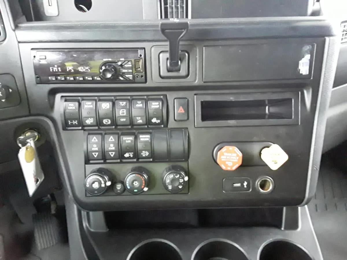 2020 International LT in Hilliard, OH — photo 10