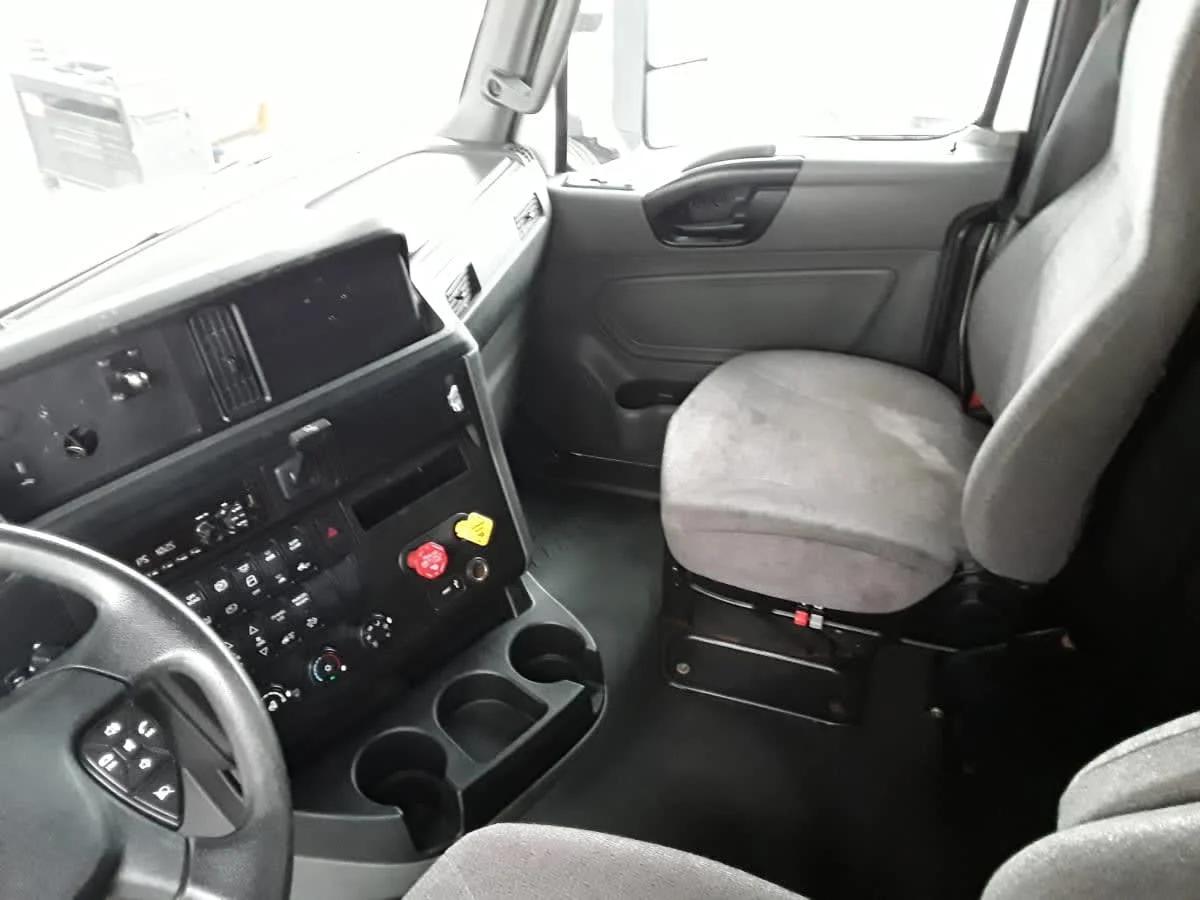 2020 International LT in Hilliard, OH — photo 7