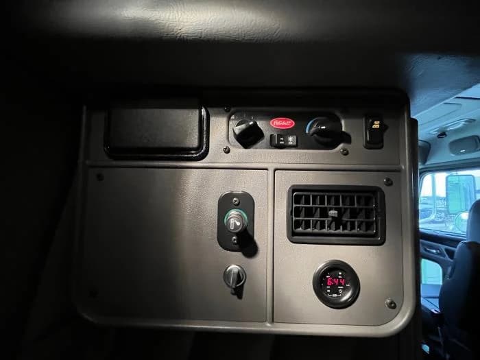 2022 Peterbilt 389 in Tulsa, OK — photo 22