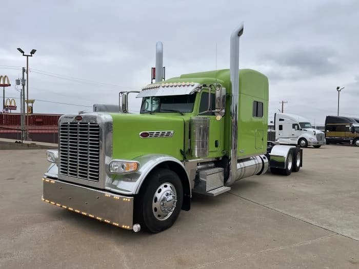 2022 Peterbilt 389 in Tulsa, OK — photo 2