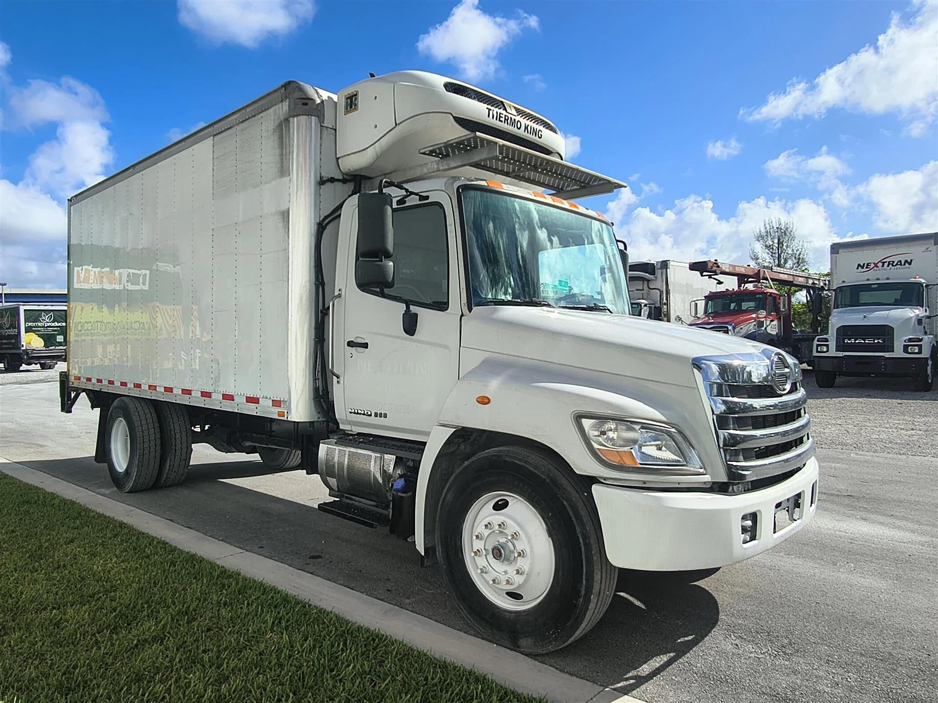 2019 Hino 268 in Fort Lauderdale, FL — photo 3
