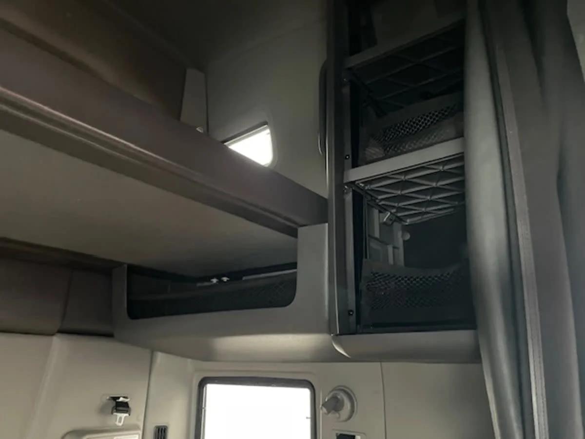 2019 International LT in Farmingdale, NY — photo 14