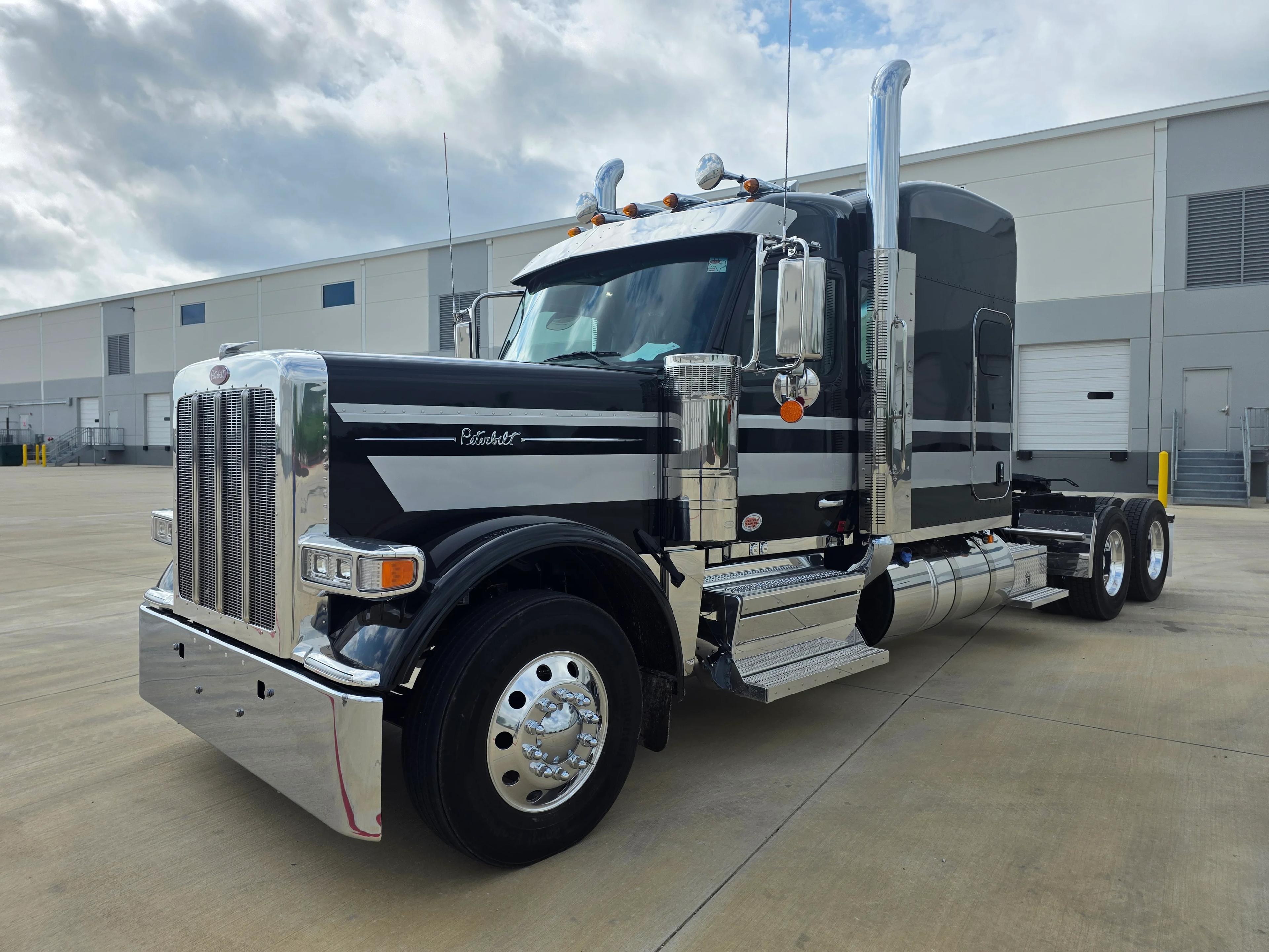 2027 Peterbilt 589