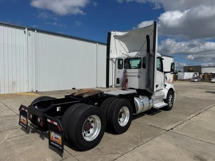 2022 Peterbilt 579 in Orlando, FL — photo 6
