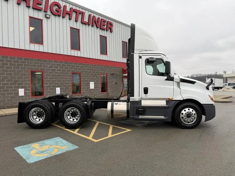 2026 Freightliner Cascadia in Pittsburgh, PA — photo 3