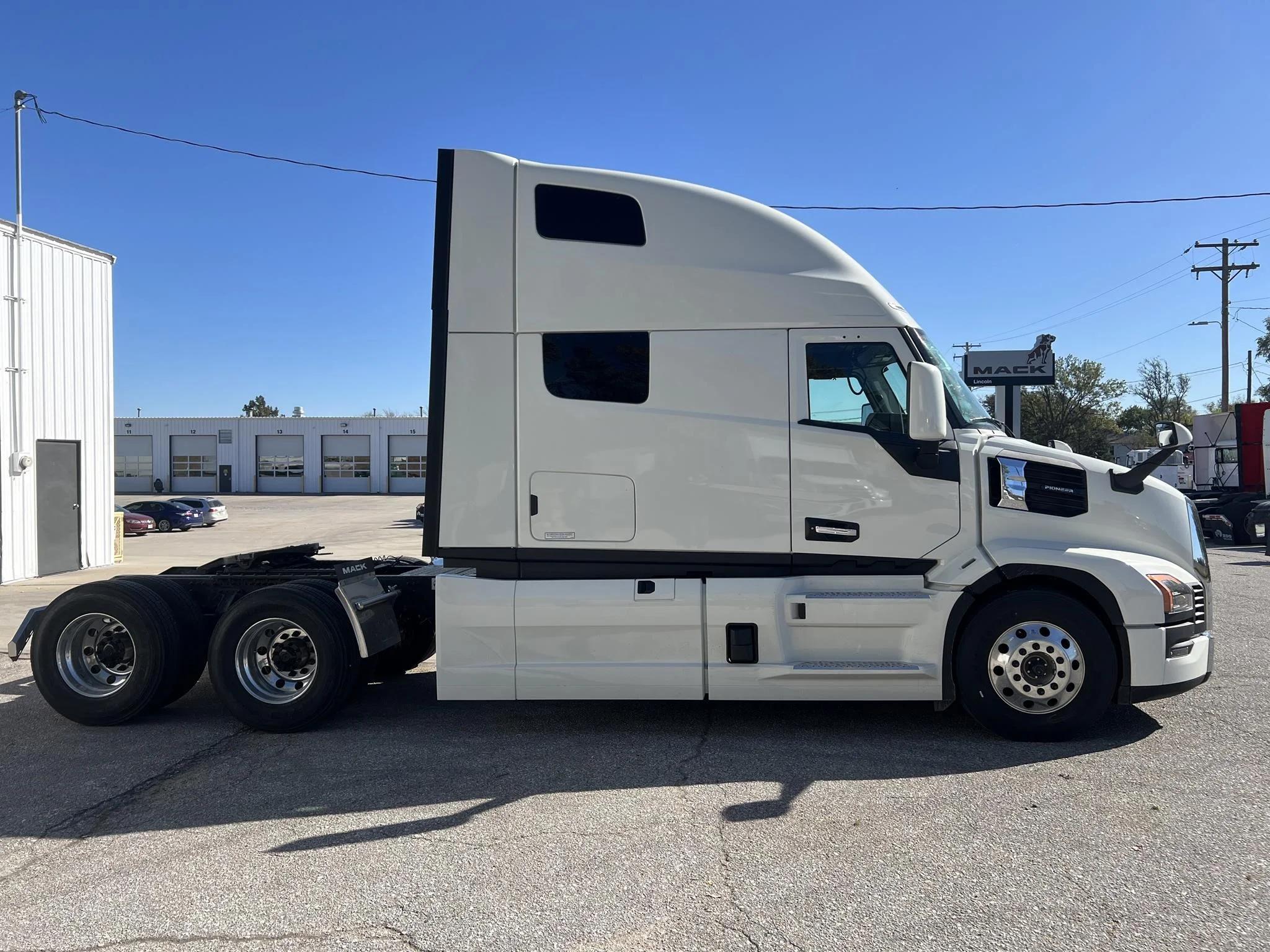 2026 Mack Pioneer — photo 6