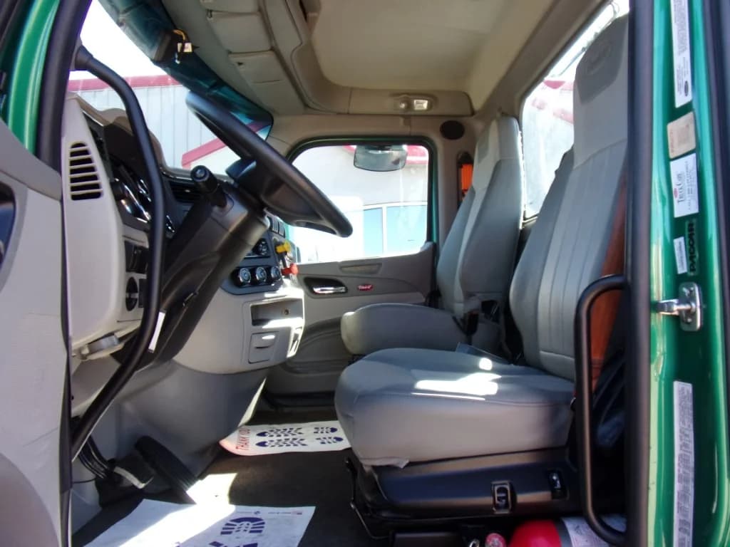 2020 Peterbilt 579 in Lowell, AR — photo 12