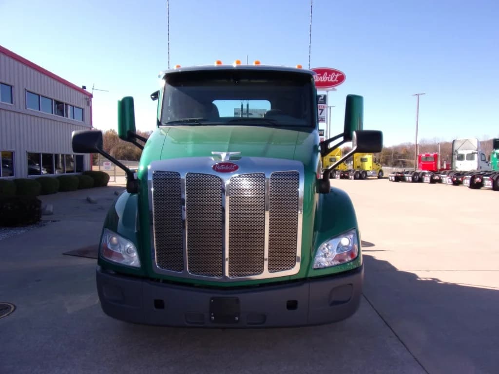2020 Peterbilt 579 in Lowell, AR — photo 2