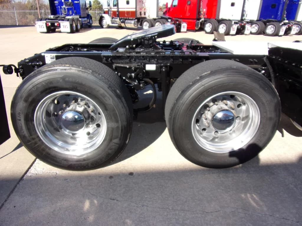 2020 Peterbilt 579 in Lowell, AR — photo 4