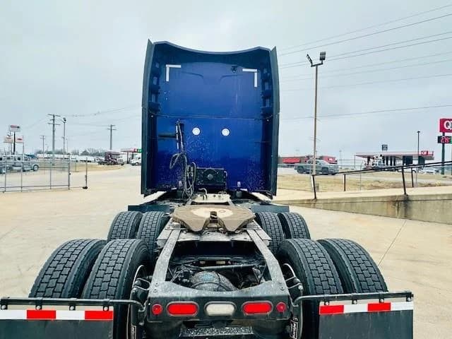 2020 Peterbilt 579 — photo 8