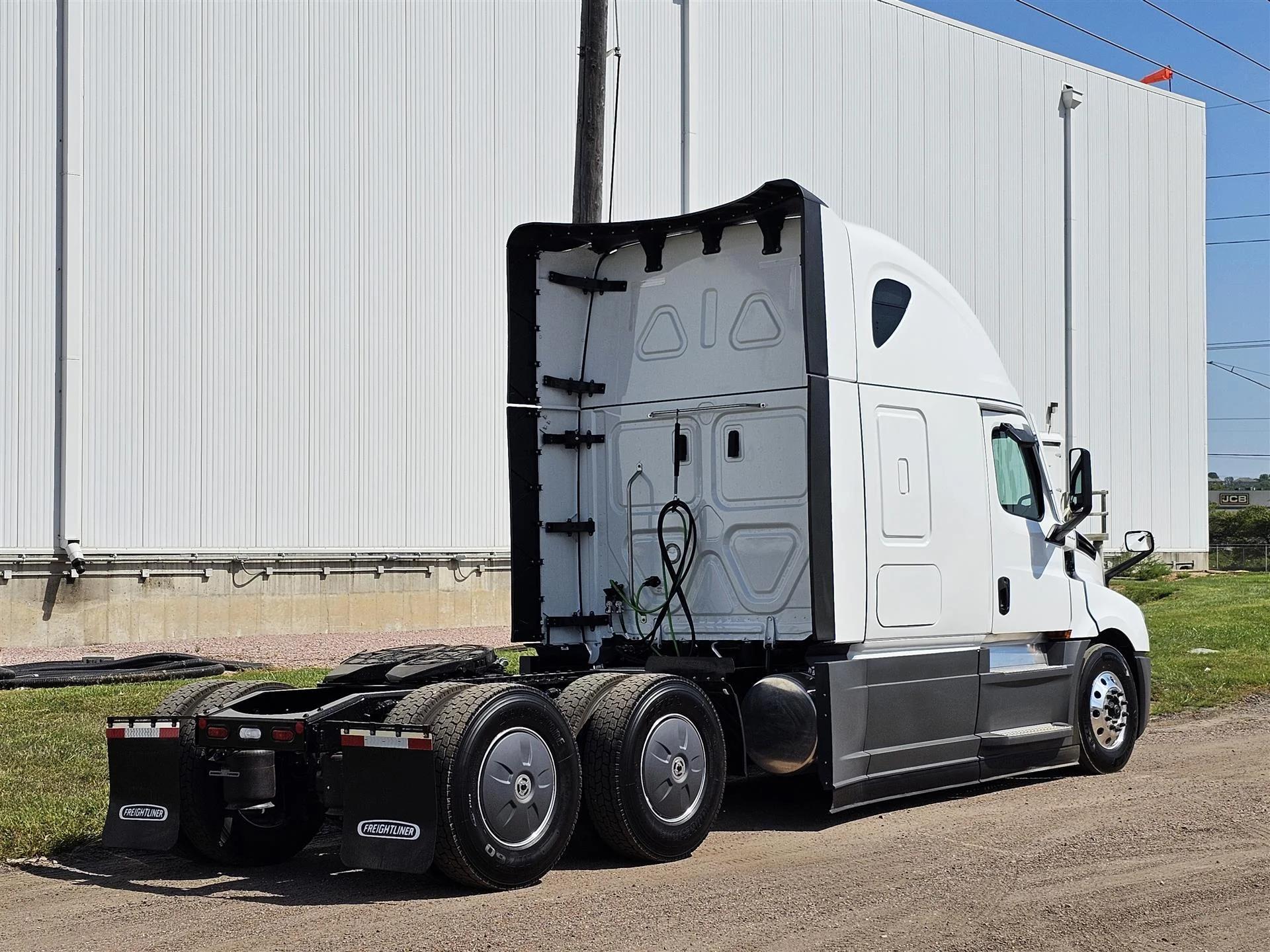2026 Freightliner Cascadia in Sioux City, IA — photo 10