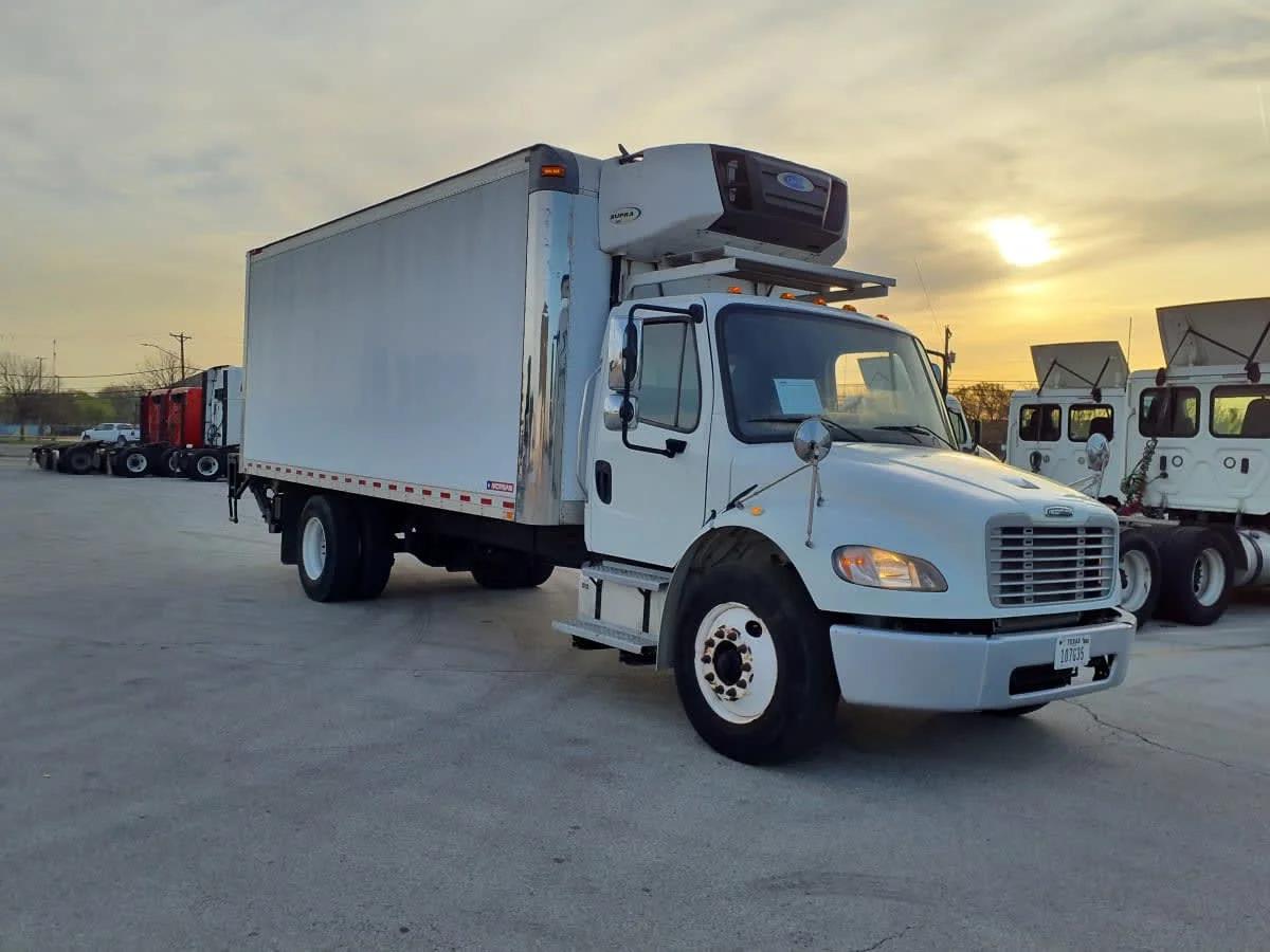 2018 Freightliner M2 106 in Fort Worth, TX — photo 3