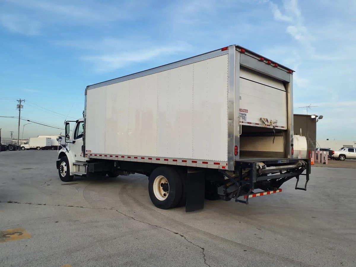 2018 Freightliner M2 106 in Fort Worth, TX — photo 6