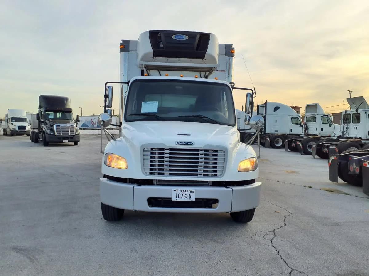 2018 Freightliner M2 106 in Fort Worth, TX — photo 2