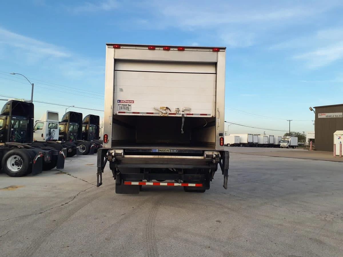 2018 Freightliner M2 106 in Fort Worth, TX — photo 5