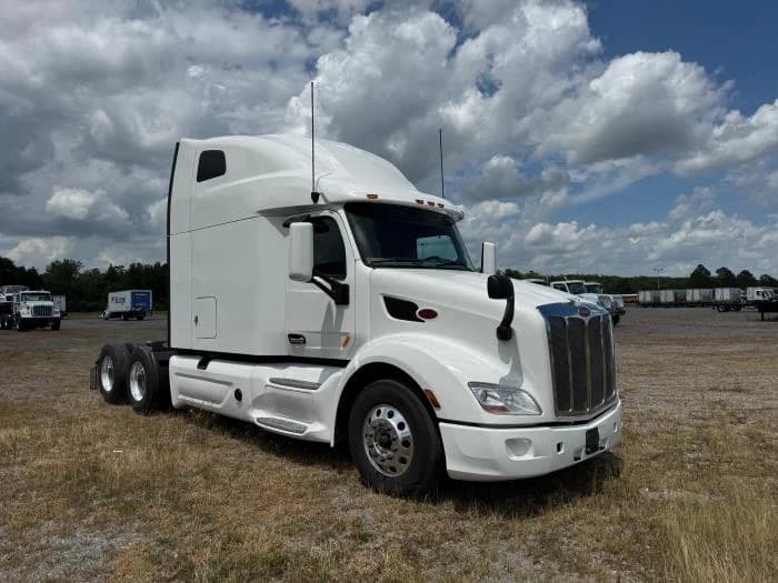 2021 Peterbilt 579 in North Little Rock, AR — photo 3